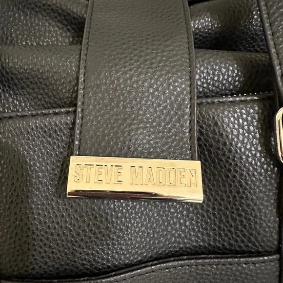 Steve Madden Black Pebbled Faux Leather Weekender Bag with Crossbody Strap - Picture 3 of 8